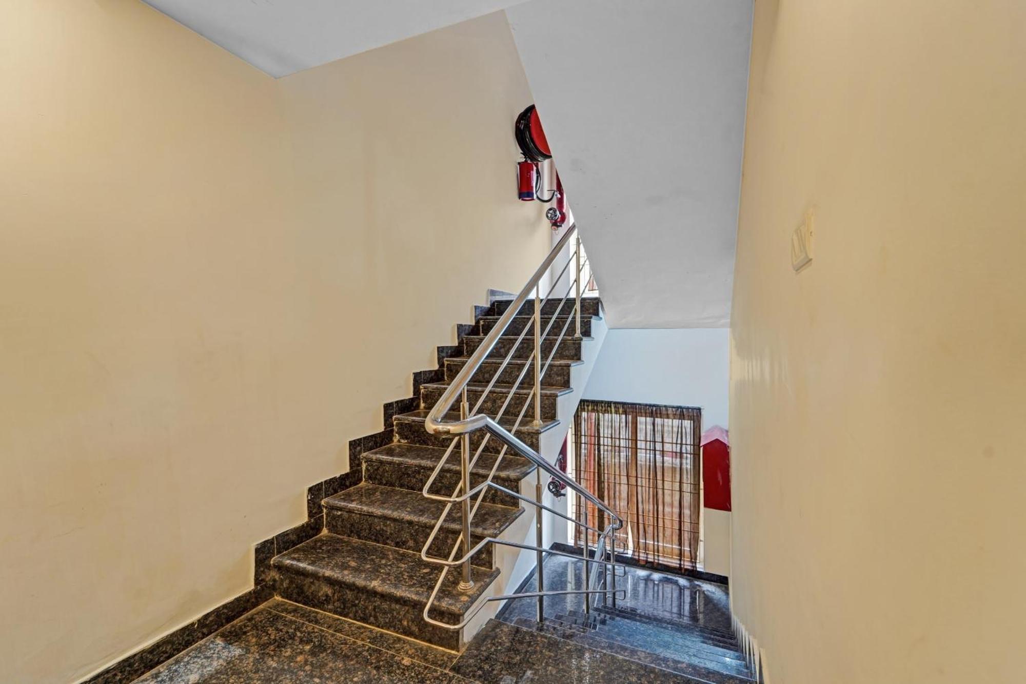 Hotel O J2 Service Apartment Chennai Esterno foto